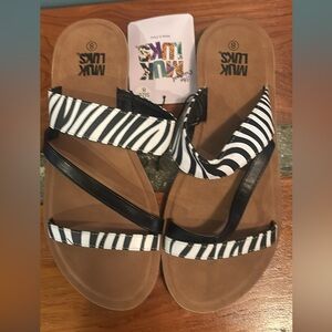 Muk Luks Women's Striped Sandals - Black and White size 8
